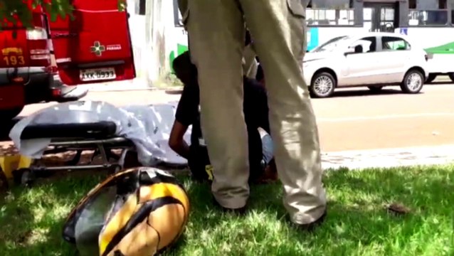 Jovem fica ferido em colisão entre carro e moto no Florais do Paraná