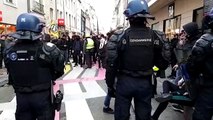 Nancy : face à face gendarmes manifestants à l'angle de la rue saint jean et des Ponts