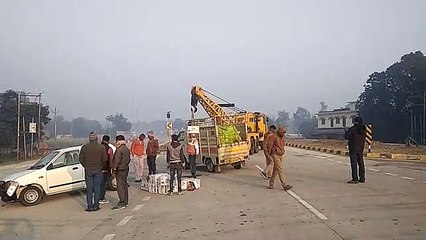 लोडर मैजिक व आल्टो कार में टक्कर, चार घायल