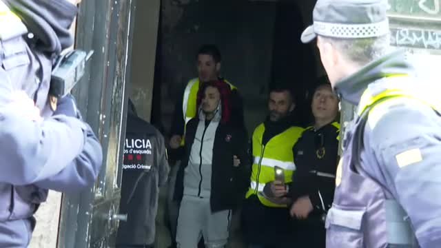 Doce detenidos en una redada contra los narcopisos en el Raval