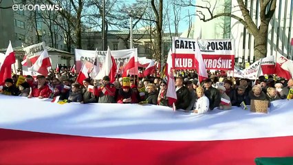 Poles rally in support of government justice system reform