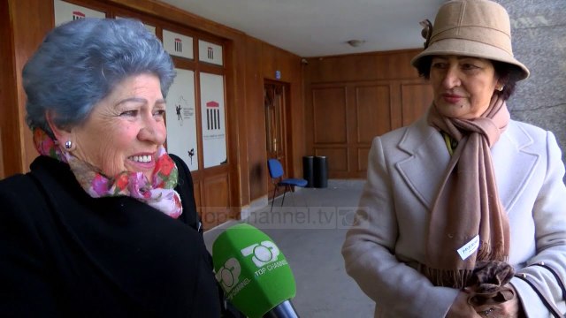 Homazhe për Nexhmije Pagarushën/ Ceremonia e fundit të dielën vetëm me praninë e familjarëve