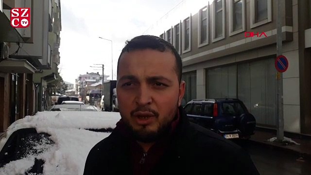 Çakallar kovaladı, elektrik direğine çıkıp yardım bekledi