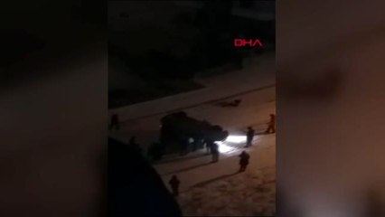 Art arda iki aracın kayarak kalabalığa daldığı anlar kamerada