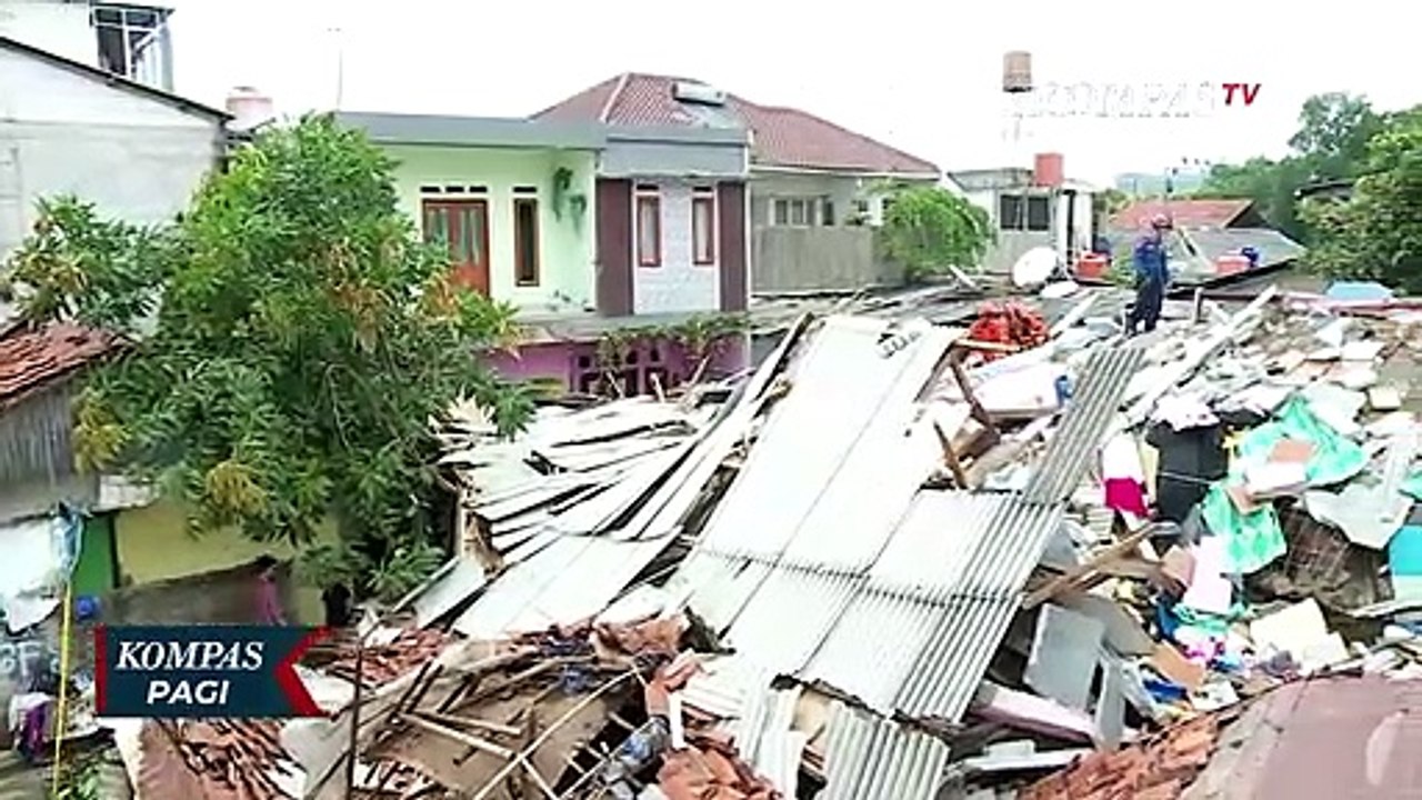 Waduh! Bangunan Indekos Ini Ambruk