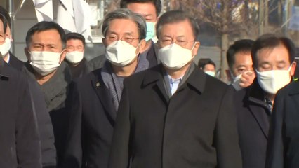 문 대통령, 충북 진천 교민 임시생활시설 방문 / YTN