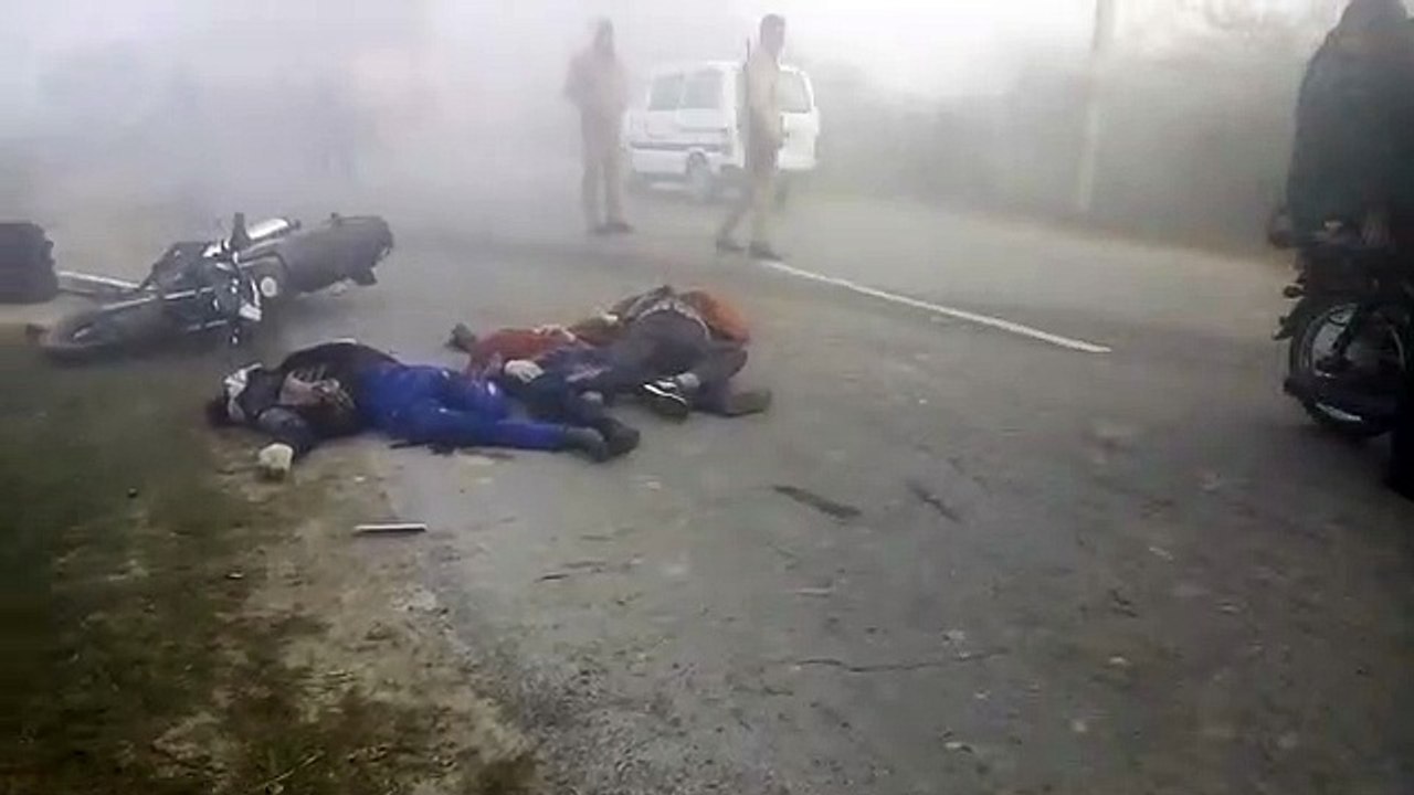 शाहजहांपुर: तीन बाइक सवारों की रोडवेज से दबकर मौत