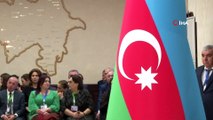- Azerbaycan'da seçim yarışı başladı- Azerbaycan Cumhurbaşkanı İlham Aliyev ve eşi Mihriban Aliyeva oy kullandı