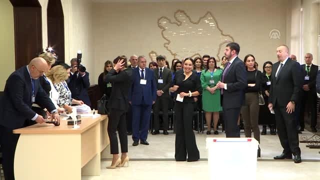 Azerbaycan'da genel seçim - Azerbaycan Cumhurbaşkanı İlham Aliyev oy kullandı