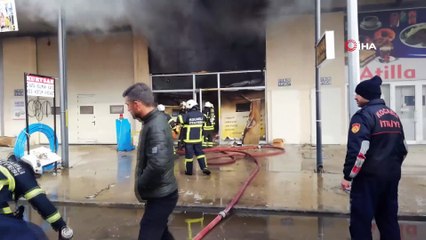 Sanayi sitesinde çıkan yangın paniğe neden oldu