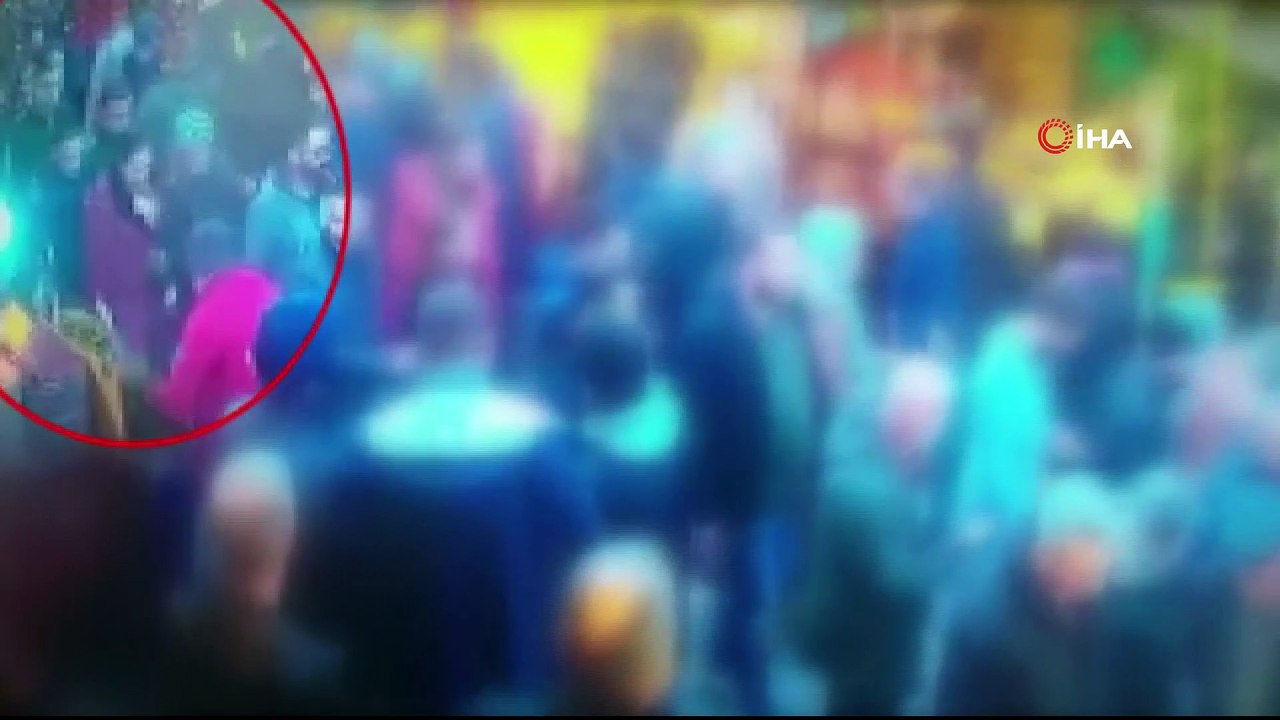 Fatih'te kadının telefonunu böyle çaldılar