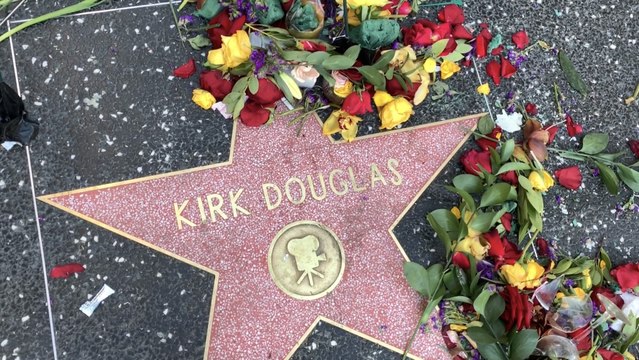 Hommage à Kirk Douglas sur Hollywood Boulevard
