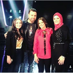 بتول بني خلال مشاركتها في ذا فويس قبل خلع الحجاب