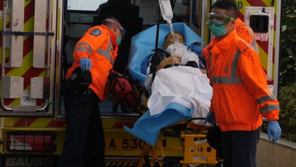 China eleva a 811 los muertos por coronavirus, que ya supera al SARS