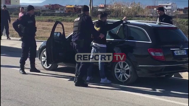 Report TV - FNSH aksion në Vlorë, tre automjete të sekuestruara