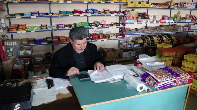 Hayırsever vatandaşlar, veresiye defterindeki 5 bin liralık borcu ödedi