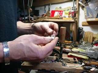 Ludovic Cussigh- Artbague-Bijouterie - Bague argent et Améthyste - phase finale de soudure avant sertissage de la pierre en serti clos