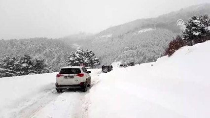 Yoğun kar yağışı nedeniyle Abant'a ulaşım sağlanamıyor
