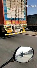 झाँसी कानपूर हाईवे के पास लगा कई किलोमीटर लम्बा जाम