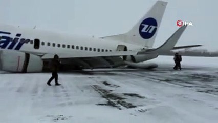 Rus yolcu uçağının kuyruğu piste çarptı