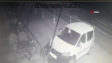 Tavanı kopan otomobilden burnu bile kanamadan kurtuldu