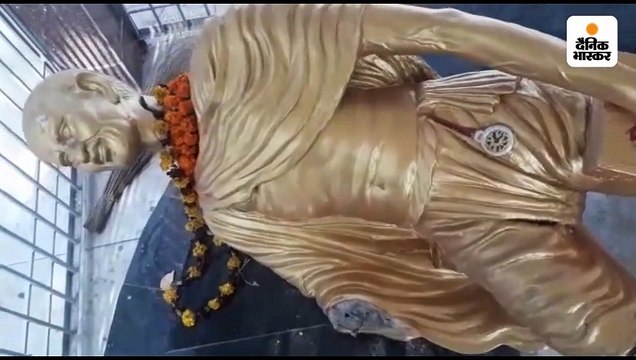 असामाजिक तत्वों ने महात्मा गांधी की प्रतिमा को क्षतिग्रस्त किया