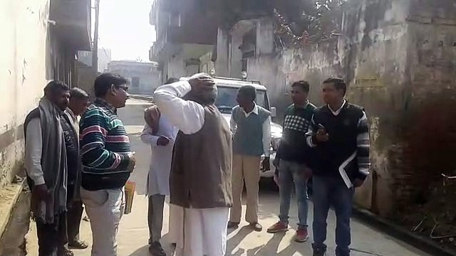 शामली: विद्युत टीम ने किसान-आसान किश्त योजना के बांटे पेम्पलेट