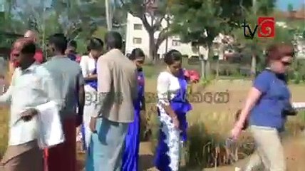 Lokaya saha Lokayo, ලංකාවේ කුඹුරක සුද්දො ගොයම් කපපු හැටි