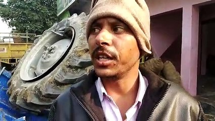 डंपर की टक्कर से बीच सड़क पर पलटा ट्रैक्टर