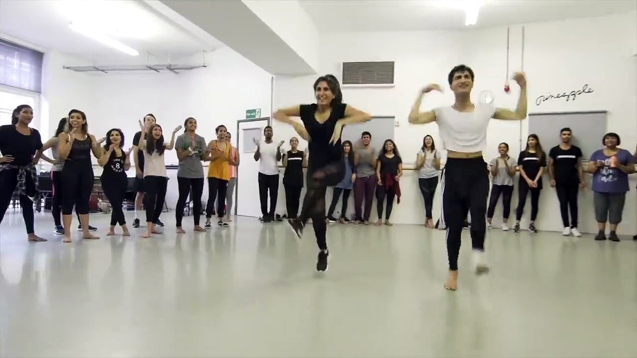 bollyfunk_london_hawa_hawa_shivani_bhagwan_and_chaya_kumar 720p