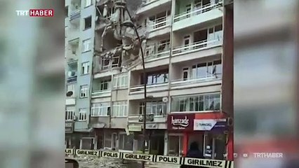 Emniyetten yıkım öncesi Türk bayrağı hassasiyeti