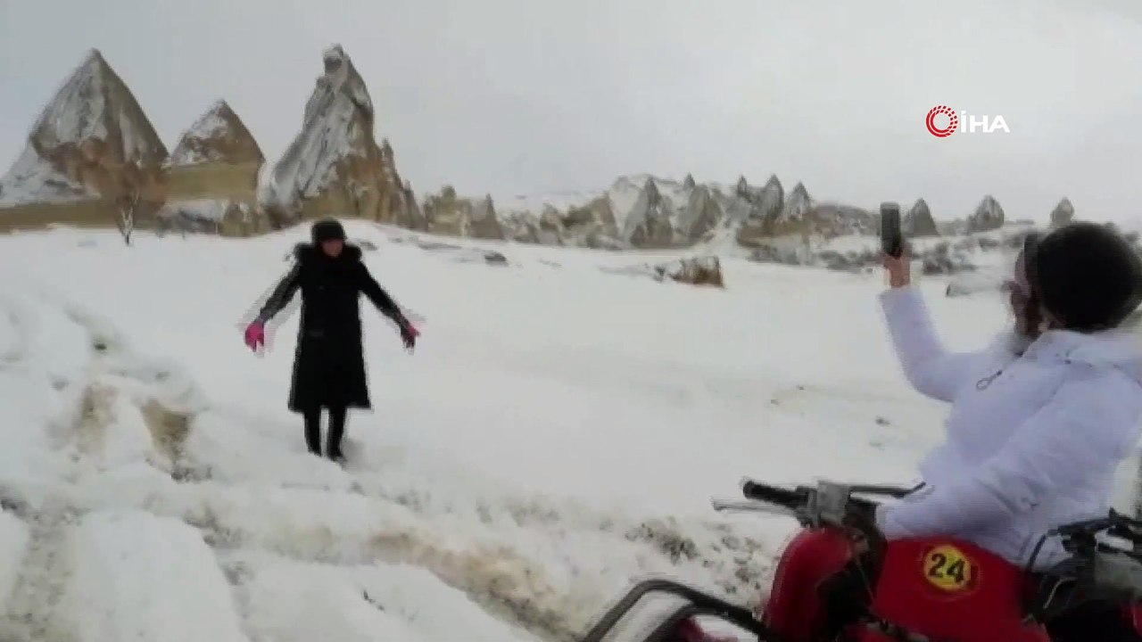 Turistlerin Kapadokya’da kar altında ATV keyfi