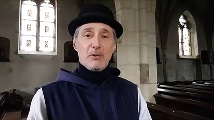 Antoine de Caunes tourne avec l’abbé Grégoire Corneloup à Morhange