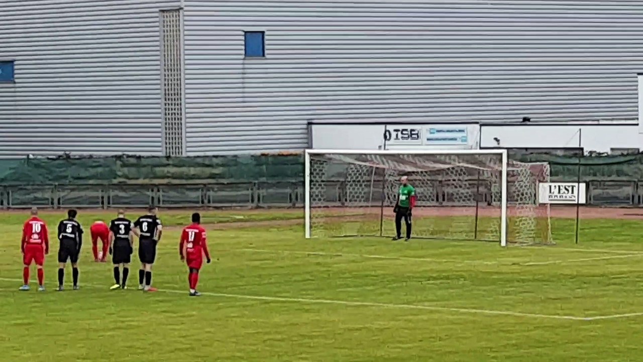 Antony Rigole a enfilé les gants de gardien pour arrêter un penalty lors de Jarville-Piennes en Coupe du Grand Est (1-2) !