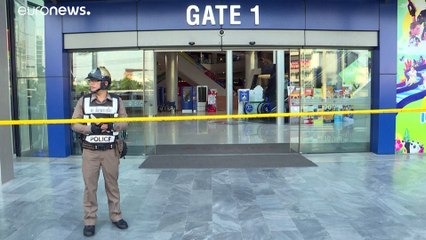 Thaïlande : hommage aux victimes au lendemain de la tuerie, l'assassin a tué 29 personnes