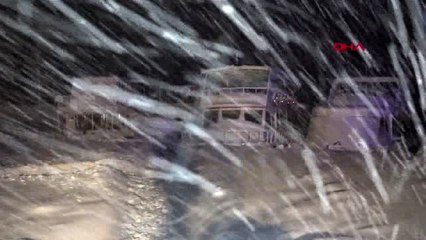 Donma tehlikesi geçiren yaklaşık 40 göçmen kendisini ihbar etti