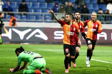 Galatasaray, Kasımpaşa'yı deplasmanda 3-0 yendi ve üst üste 5. galibiyetini aldı