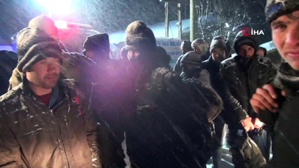 Van Gölü kıyısına terk edilen düzensiz göçmenler donma tehlikesi geçirdi