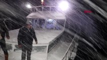 Van donma tehlikesi geçiren 49 göçmen son anda kurtarıldı