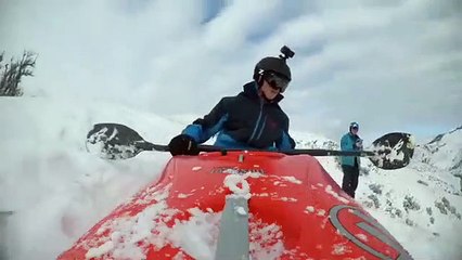 Il se fait une piste noire en kayak... Descente vertigineuse