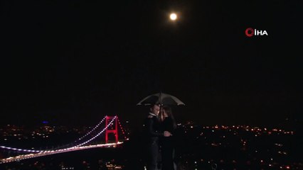 Dolunaylı İstanbul manzarası görenleri mest etti