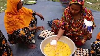 Cauliflower & Fried Eggs Curry Cooking By Women - Best Eggs Recipe For Vegetarian