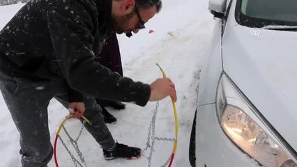 Yoğun kar yağışı nedeniyle Abant'a ulaşım sağlanamıyor (2)