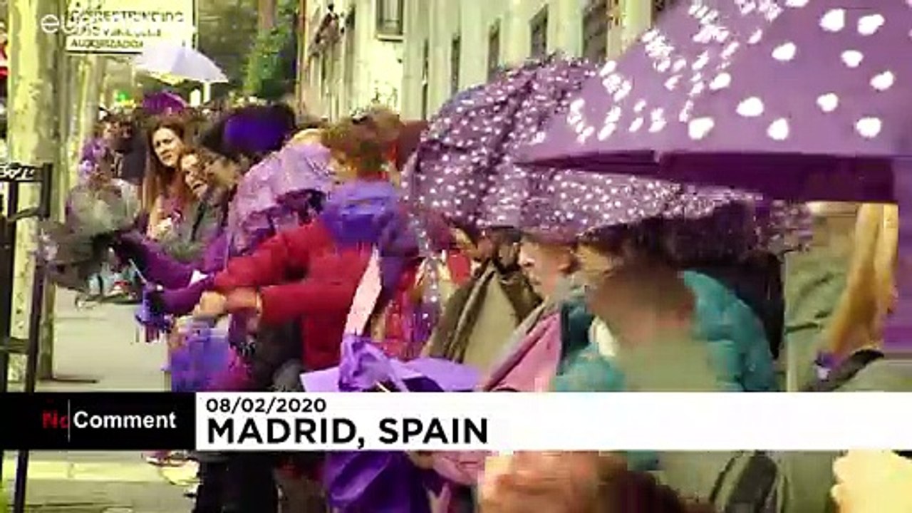 Madrid: Feministinnen-Kette über 7 Kilometer