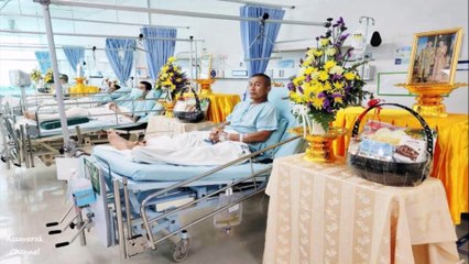 ในหลวง-ราชินี ทรงพระกรุณาโปรดเกล้าฯ องคมนตรีเชิญสิ่งของพระราชทานไปเยี่ยมผู้บาดเจ็บที่ จ.นครราชสีมา