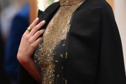 ناتالي بورتمان ترتدي فستان يحمل أسماء مخرجات تم حجبهن في حفل جوائز الأوسكار 2020