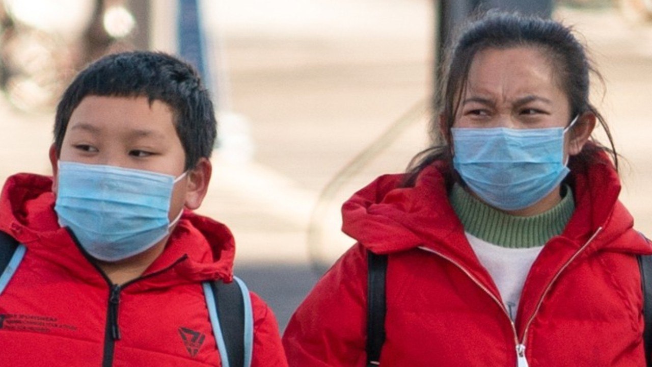 China Workers Cautiously Return To Work