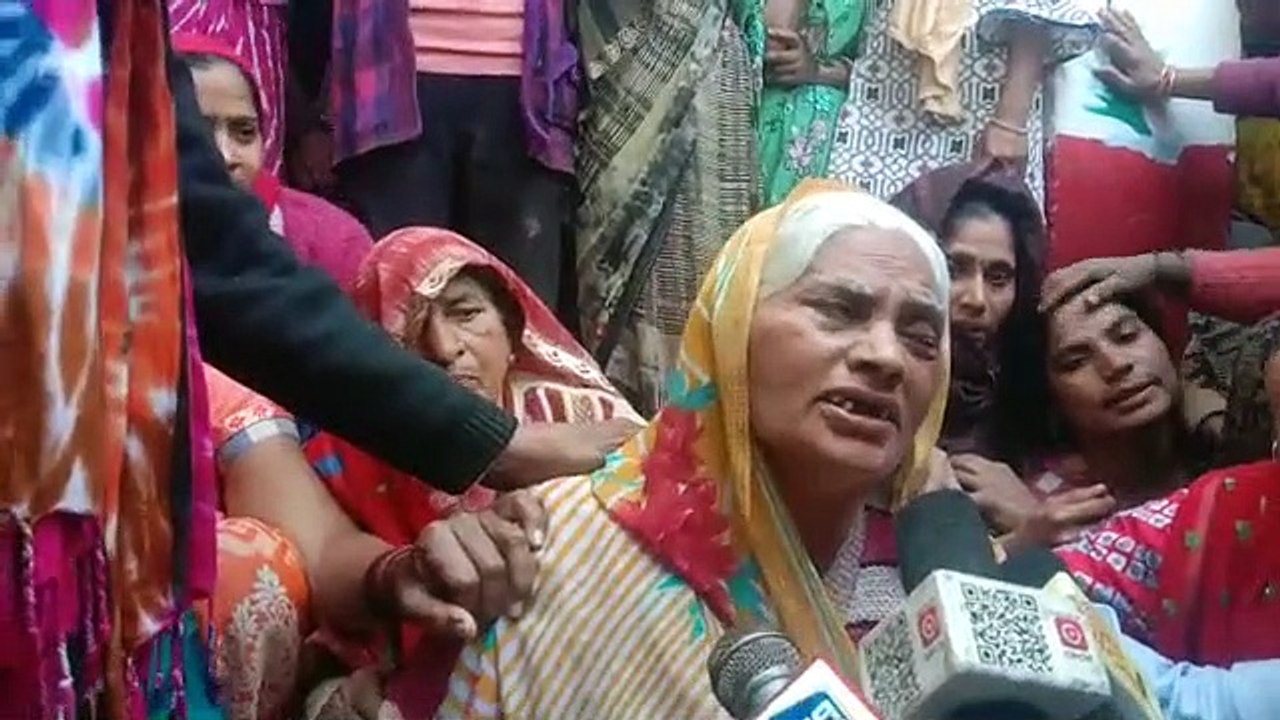 आगरा: शहीद की अंतिम विदाई में उमड़ा जन सैलाब. सांसद और राज्यमंत्री ने दी सलामी