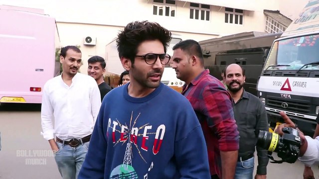 Kartik Aryaan & Sara Ali Khan Promote Film Love Aaj Kal 2 At Mehboob Studio