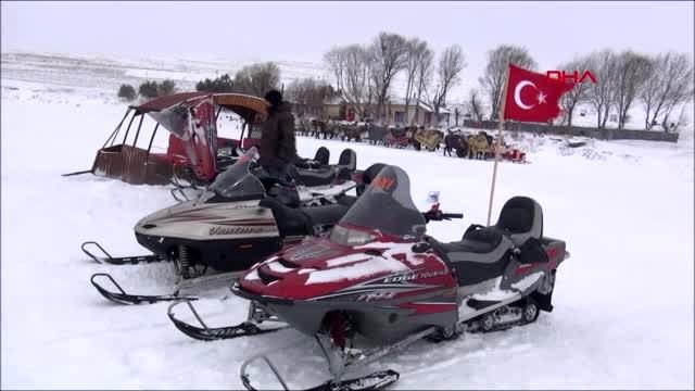 Kars kar ve tipi çıldır gölü'ndeki kızakçıları vurdu